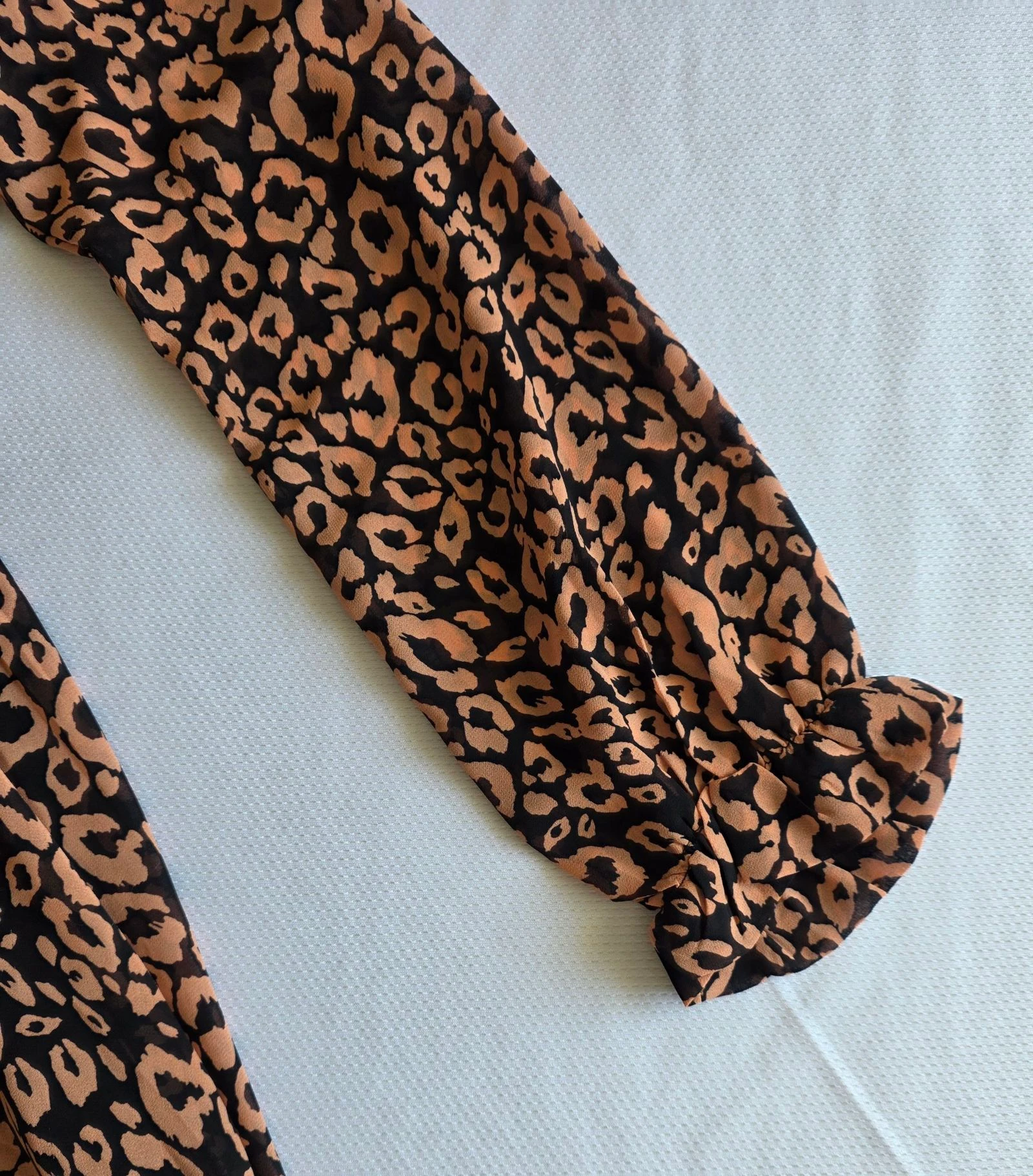 Vestido camisero médio leopardo marrom preto G 40 mangas compridas forrado – photo 4